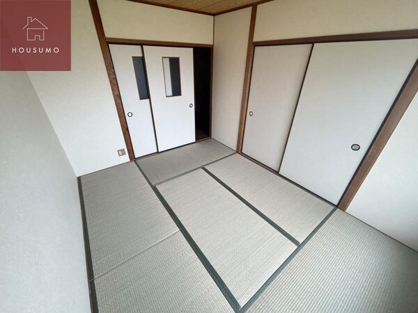和室(来客時にも便利な和室付き)