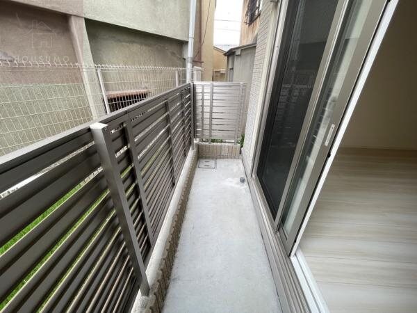 バルコニー(暖かな日差しのふりそそぐバルコニー)