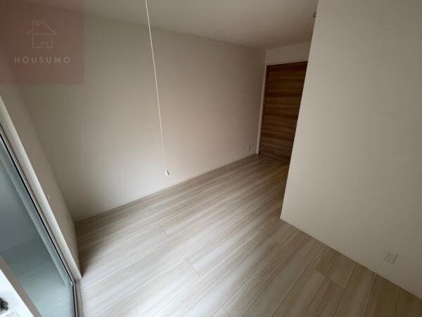 寝室(広くて明るい寝室)