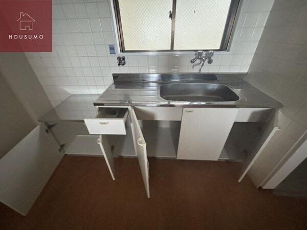 キッチン(コンパクトなキッチンで掃除もラクラク)