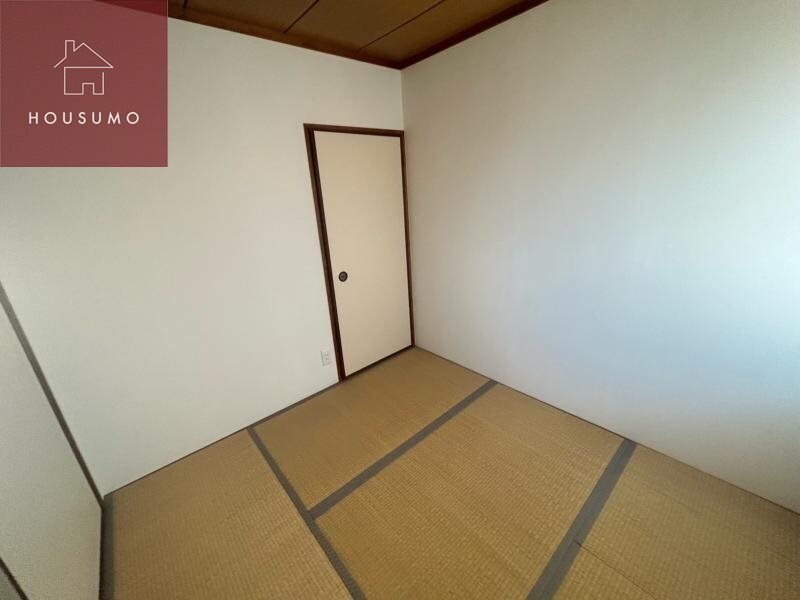 物件内観写真7　(落ち着いた色調の寝室です)