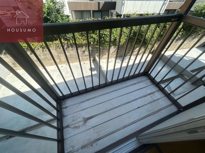 物件内観写真12　(外からの目が気にならないバルコニーで洗濯物が干せます)