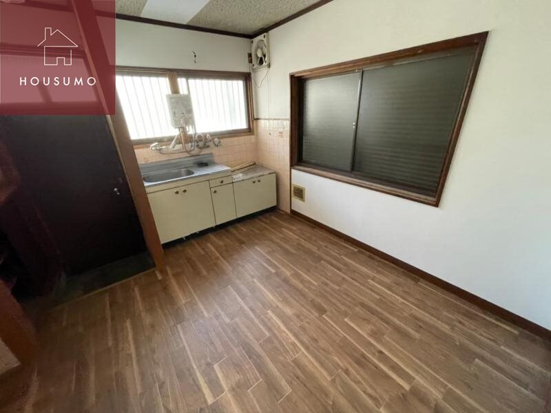 物件内観写真15　(ゆったりとした居間です)