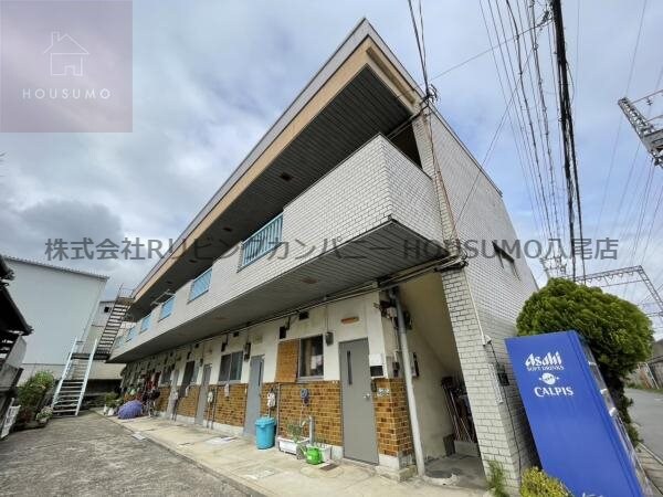 物件外観写真1　(外観は落ち着いています)