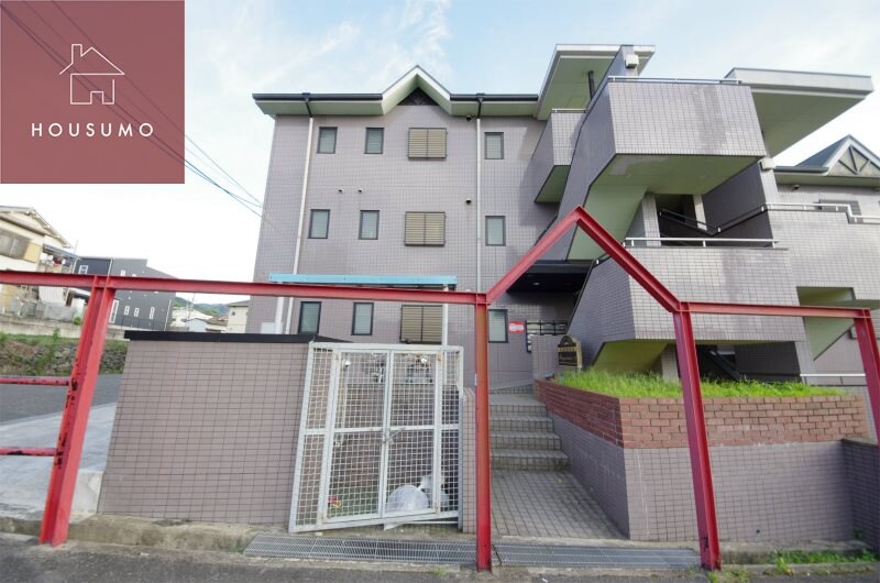 物件外観写真1　(落ち着いた雰囲気の外観です)