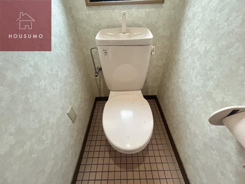 物件内観写真7　(落ち着いた色調のトイレです)