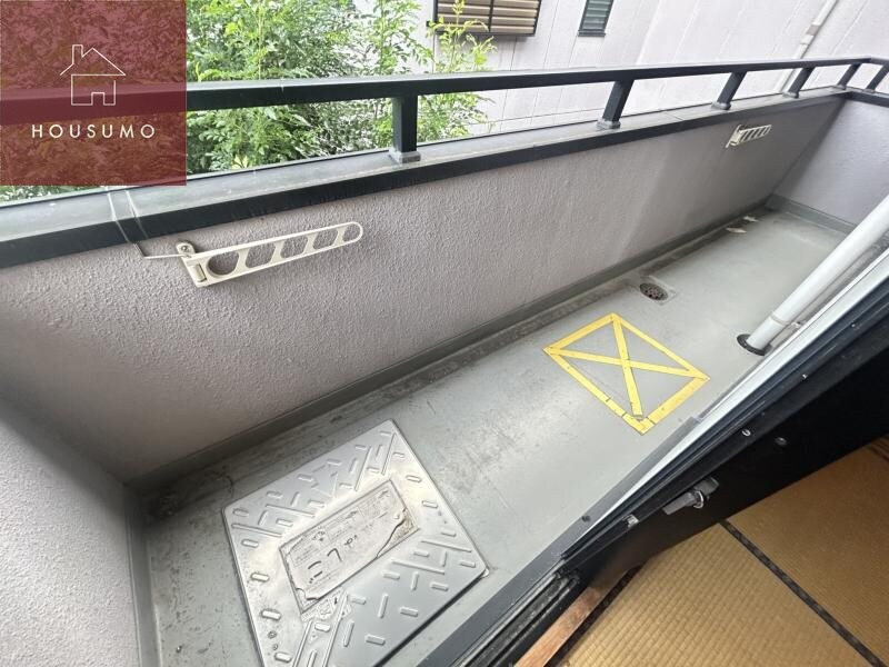 物件内観写真13　(開放的で明るい空間を演出してくれるバルコニーです)