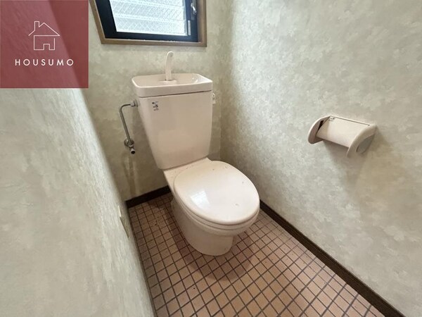 トイレ(落ち着いた色調のトイレです)