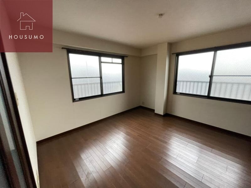 物件内観写真25　(ゆったりとした空間のトイレです)