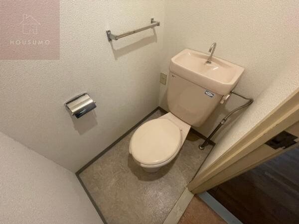 物件内観写真8　(コンパクトで使いやすいトイレです)