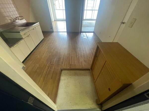 物件内観写真9　(ゆったりとした玄関です)