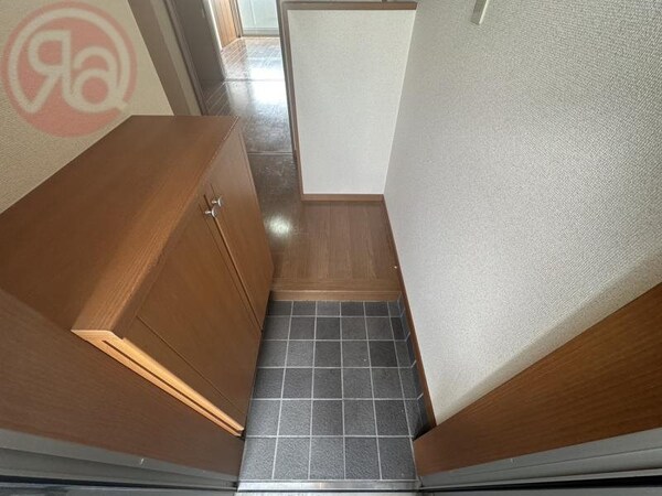 玄関(同施工会社・同型モデルの室内です。（参考写真・イメージ写真）)