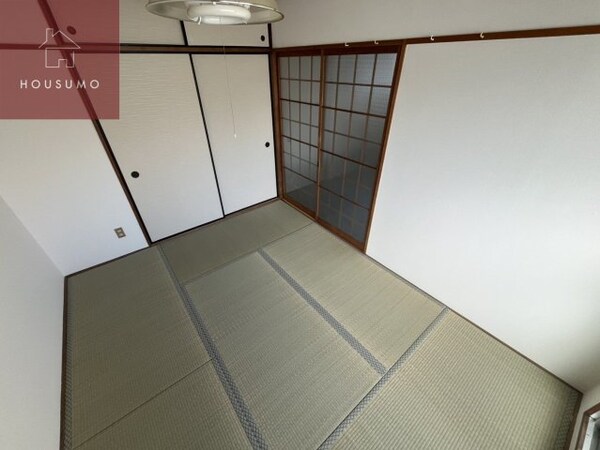 寝室(広くて明るい寝室)