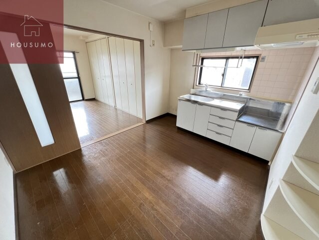 物件内観写真3　(ゆったりとした居間です)