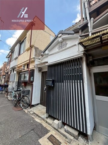 物件外観写真4　(落ち着いた雰囲気の外観です)