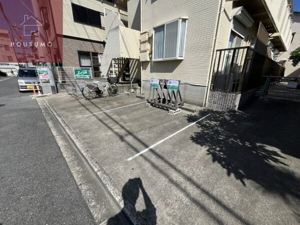 駐車場(駐車場です)