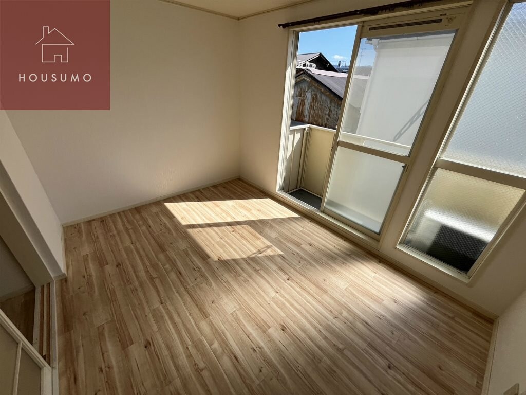 物件内観写真8　(使い勝手のいい寝室です)