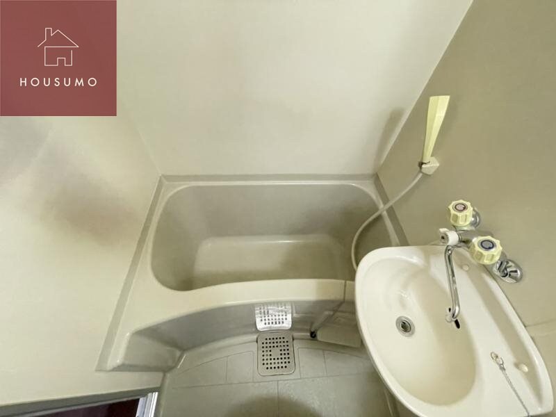 物件内観写真5　(日々の疲れを癒すお風呂付です)