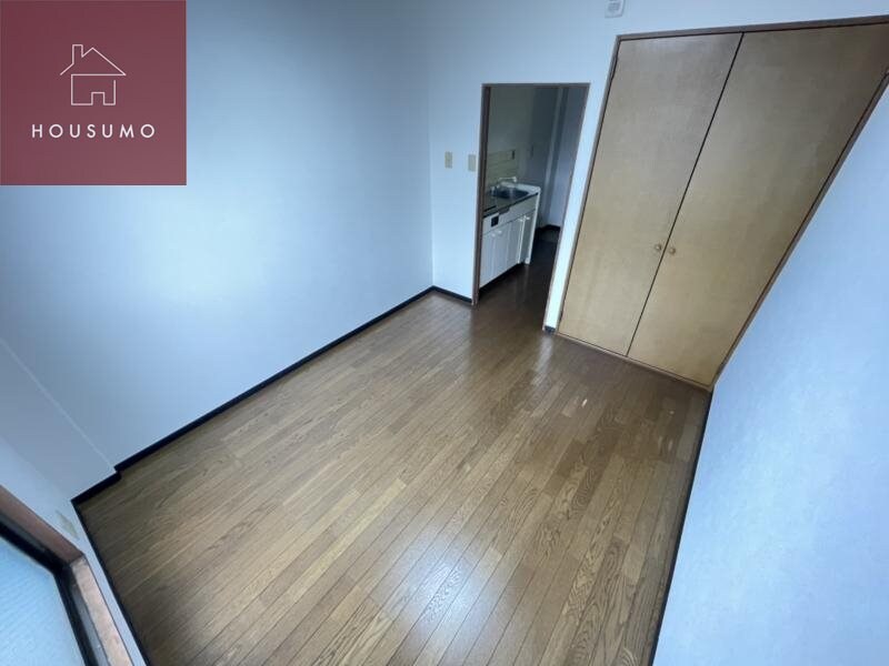 物件内観写真23　(落ち着いた色調の洋室です)