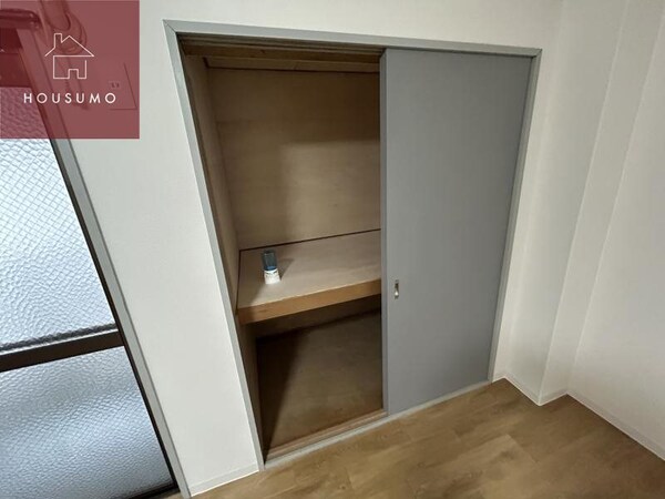 収納(小物を収納するのに便利です)