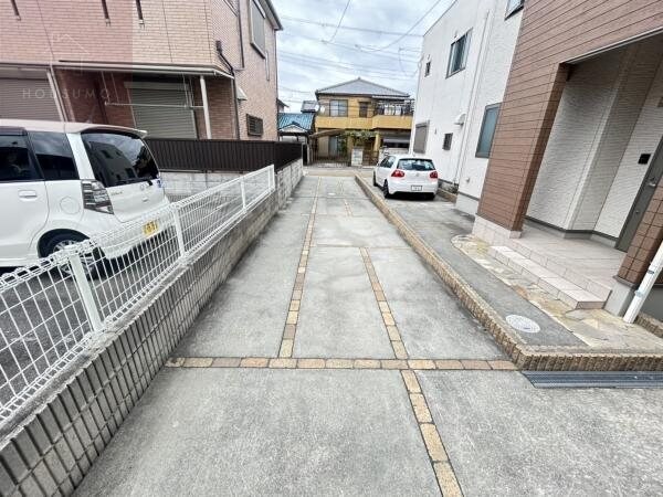 駐車場(駐車場に車を止められます)