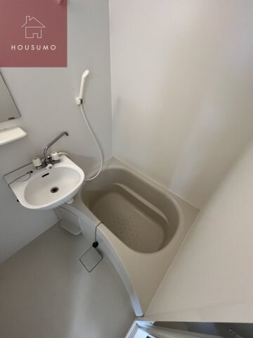 物件内観写真6　(日々の疲れを癒すお風呂付です)