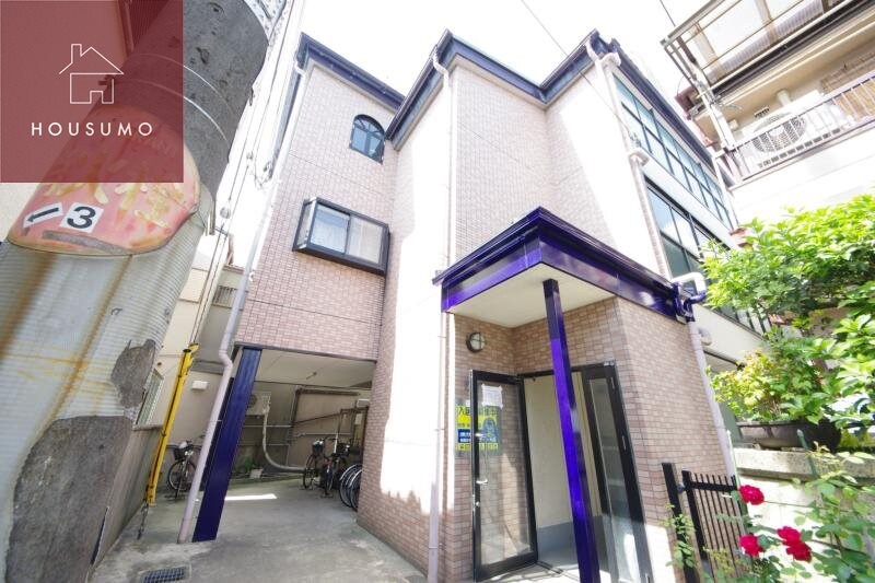 物件外観写真1　(外観は落ち着いています)