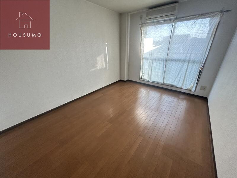 物件内観写真5　(こちらのリビングで趣味の時間をお楽しみください)