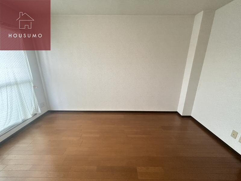 物件内観写真21　(落ち着いた色調の寝室です)