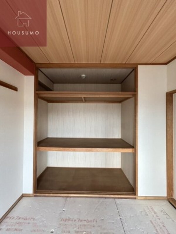 収納(小物を収納するのに便利です)