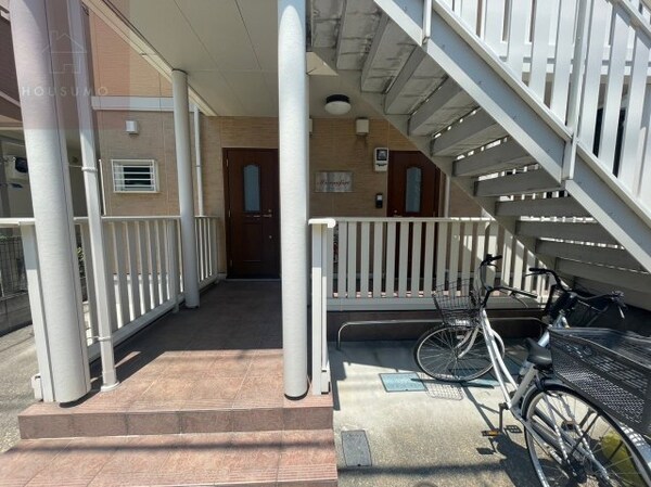 エントランス(ゆとりのあるエントランスです)