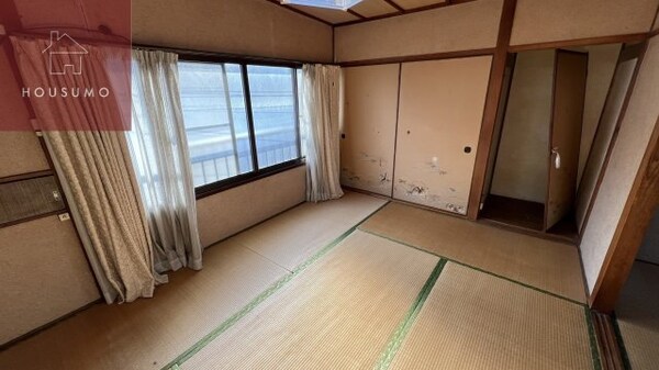 寝室(落ち着いて過ごせるお部屋なので、寝室にいかがでしょうか)