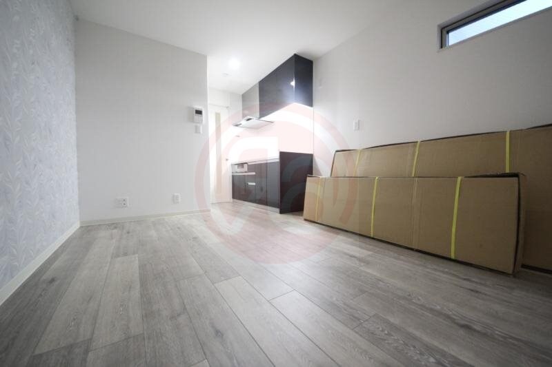 物件内観写真5　(こちらのリビングで趣味の時間をお楽しみください)