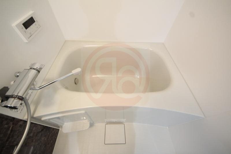 物件内観写真9　(日々の疲れを癒すお風呂付です)