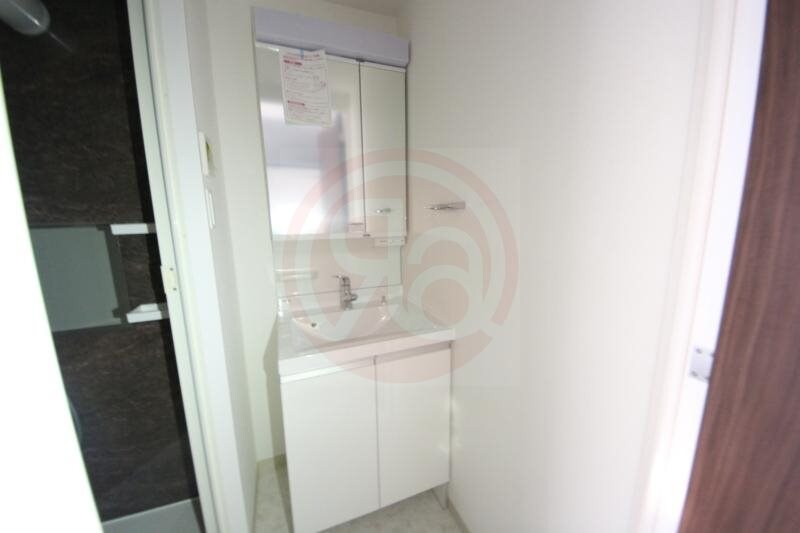 物件内観写真19　(朝の身支度には欠かせない独立洗面化粧台)