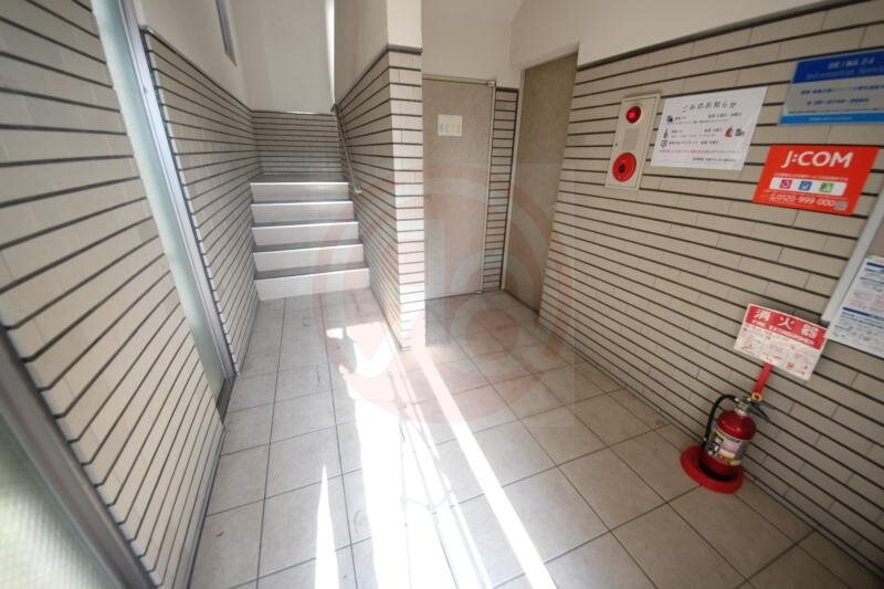 物件外観写真3　(ゆとりのあるロビーです)