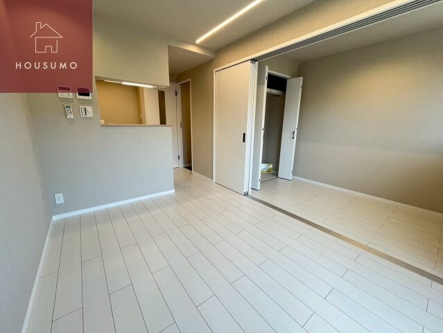 物件内観写真5　(明るい洋室です)