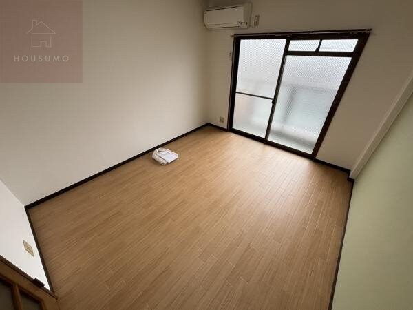 居室(おしゃれな居間です)