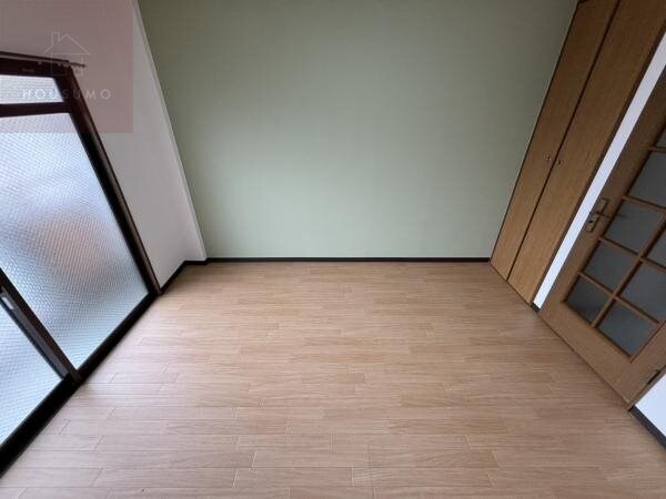 物件内観写真25　(落ち着いた色調の洋室です)