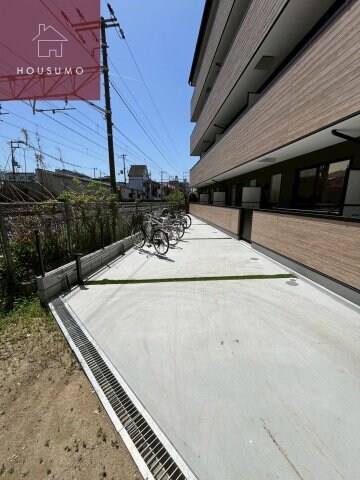 物件内観写真14　(車をお持ちの方に嬉しい駐車場付きの物件です)