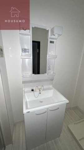 物件内観写真8　(独立洗面化粧台が付いています)