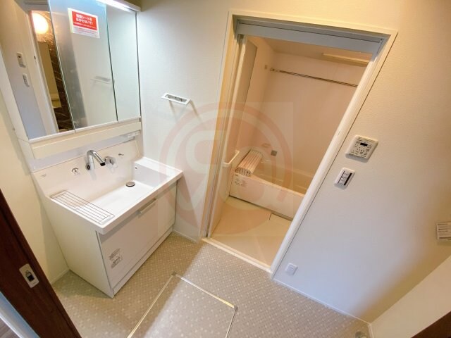 物件内観写真10　(コンパクトで使いやすい洗面所)