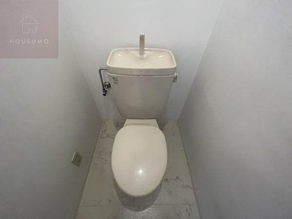 物件内観写真8　(ゆったりとした空間のトイレです)