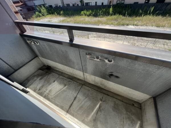 物件内観写真12　(広々としたバルコニーです)