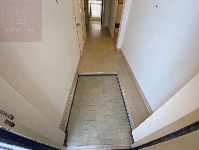 物件内観写真11　(明るい洋室です)