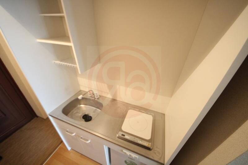 物件内観写真10　(コンパクトなキッチンで掃除もラクラク)