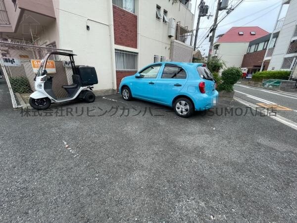 駐車場(駐車場に車を止められます)