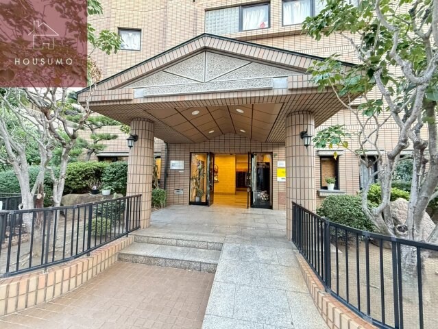 物件外観写真2　(落ち着いたロビーです)