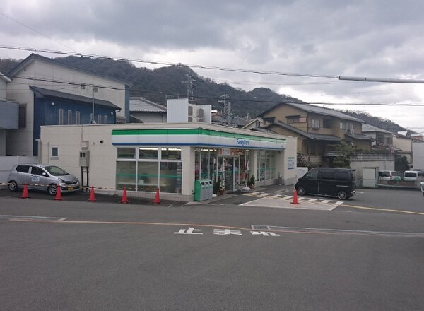 周辺環境(ファミリーマート東大阪中石切店 469m)