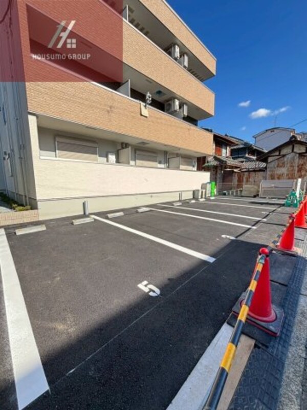 駐車場(車をお持ちの方に嬉しい駐車場付きの物件です)